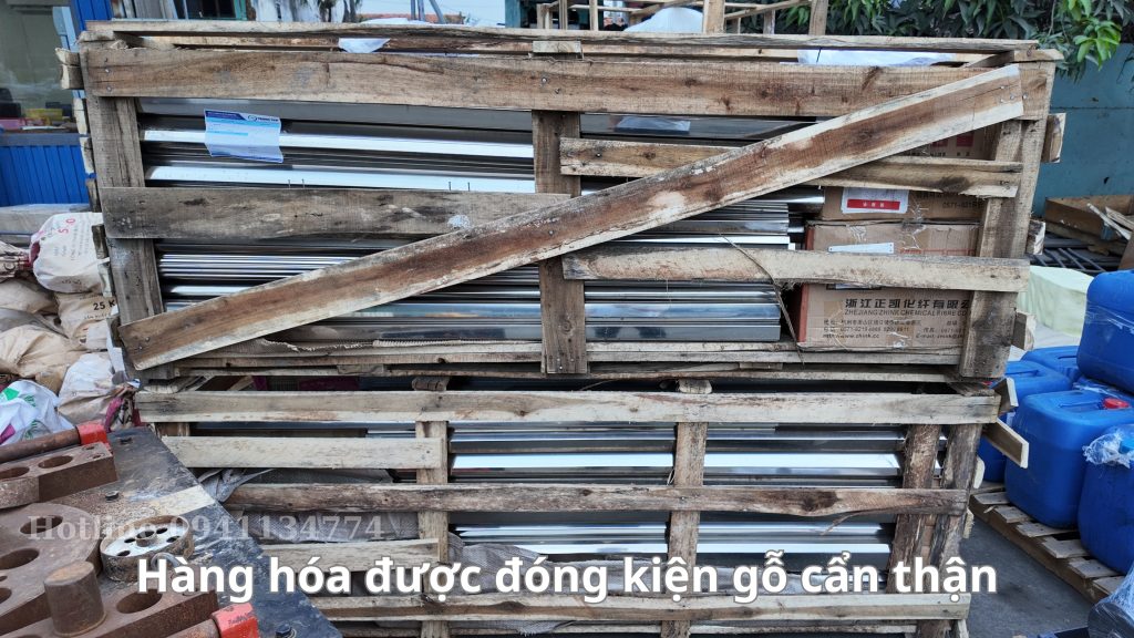 Đóng gói hàng hóa cẩn thận