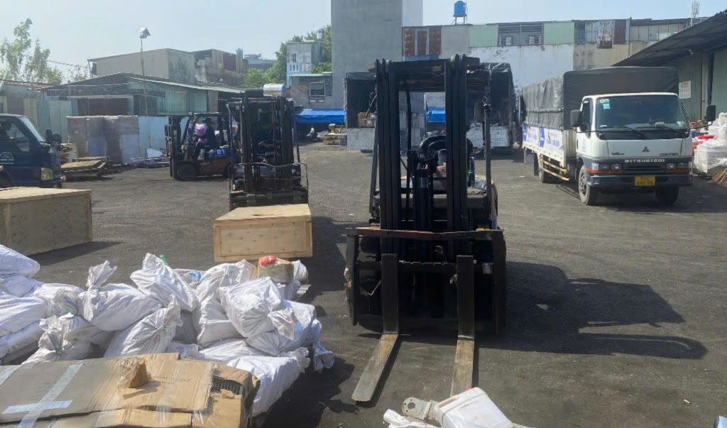 Không có dịch vụ giao nhanh, Gây khó cho đơn gấp