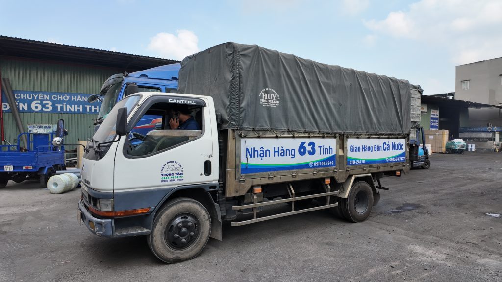 Bác tài chuẩn bị xuất phát theo lộ trình Ninh Thuận đi Quảng Ninh