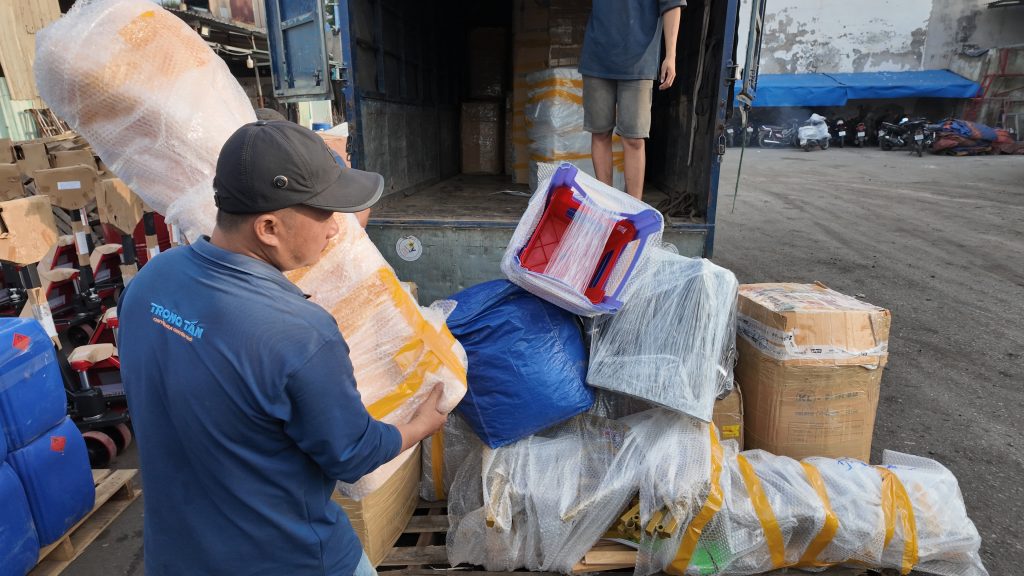 Bốc xếp và vận chuyển