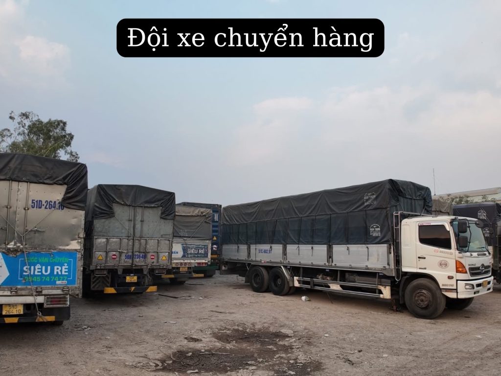 Đội xe chuyển hàng từ Thanh Hoá đi Đồng Nai