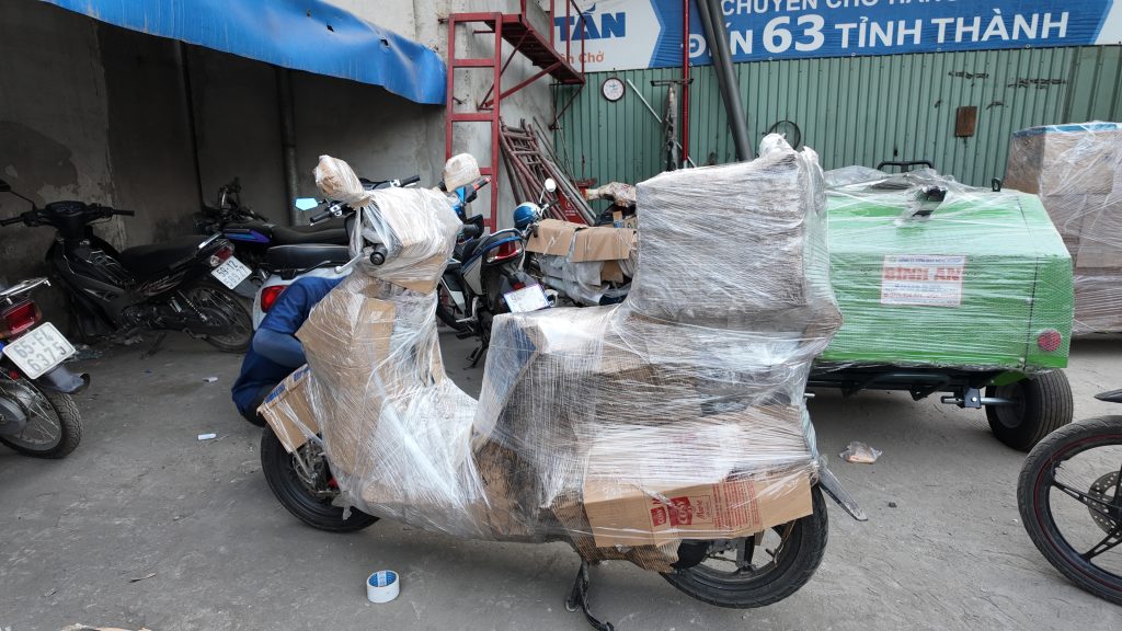 Đóng gói hàng hóa khi vận chuyển