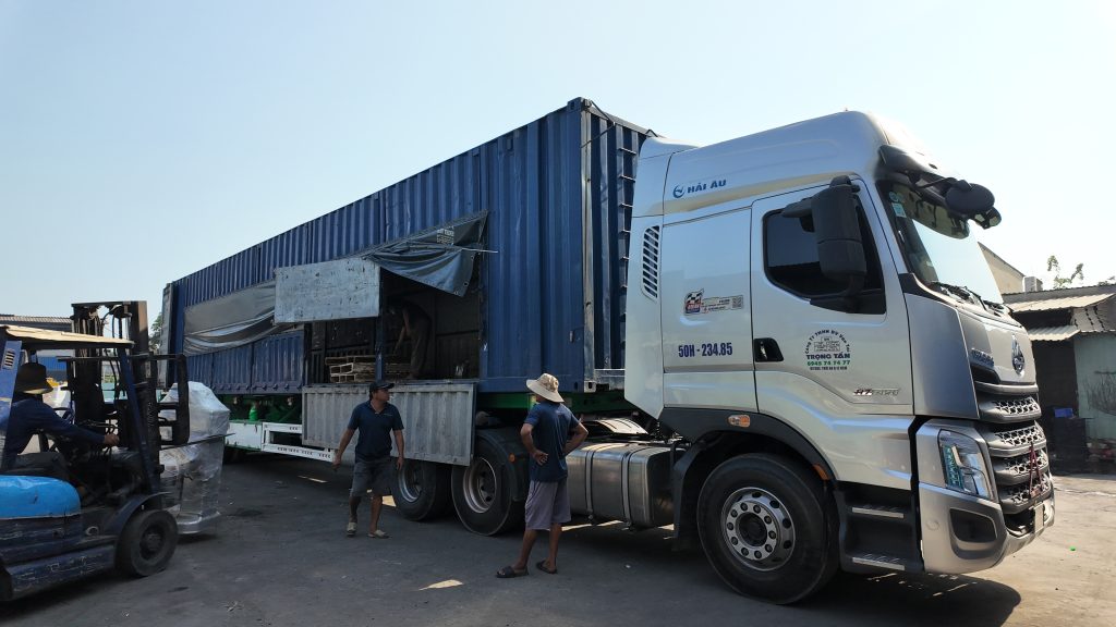 Xe container chở hàng từ Trà Vinh đi Hải Phòng