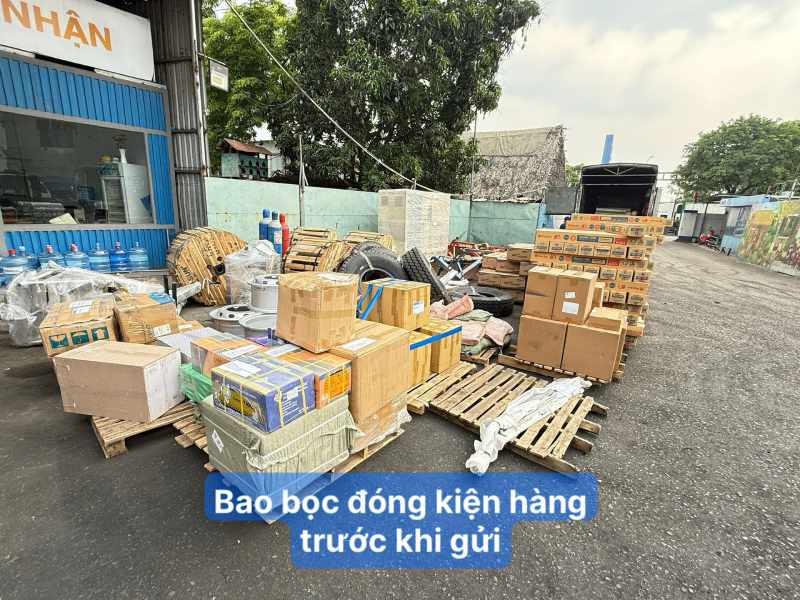 Bao bọc đóng kiện hàng trước khi gửi