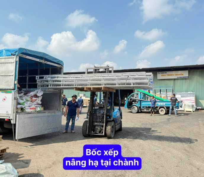 Bốc xếp nâng hạ tại chành