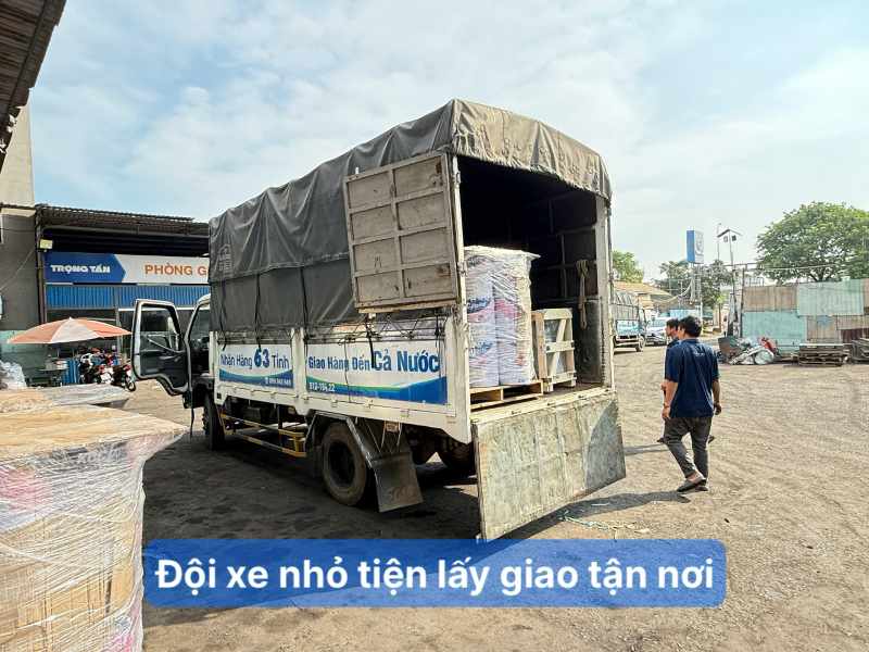Đội xe nhỏ tiện lấy giao