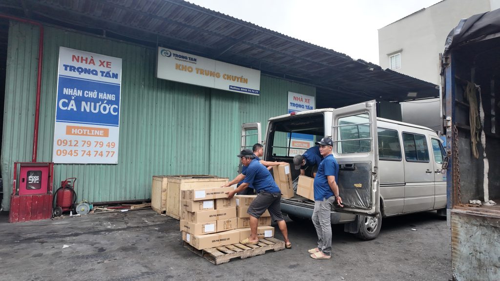 Dịch vụ bốc xếp tại kho và tận nơi của chành xe Đồng Tháp đi quận Hải An