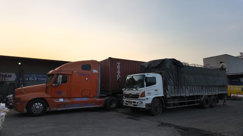 So sánh xe tải, xe container