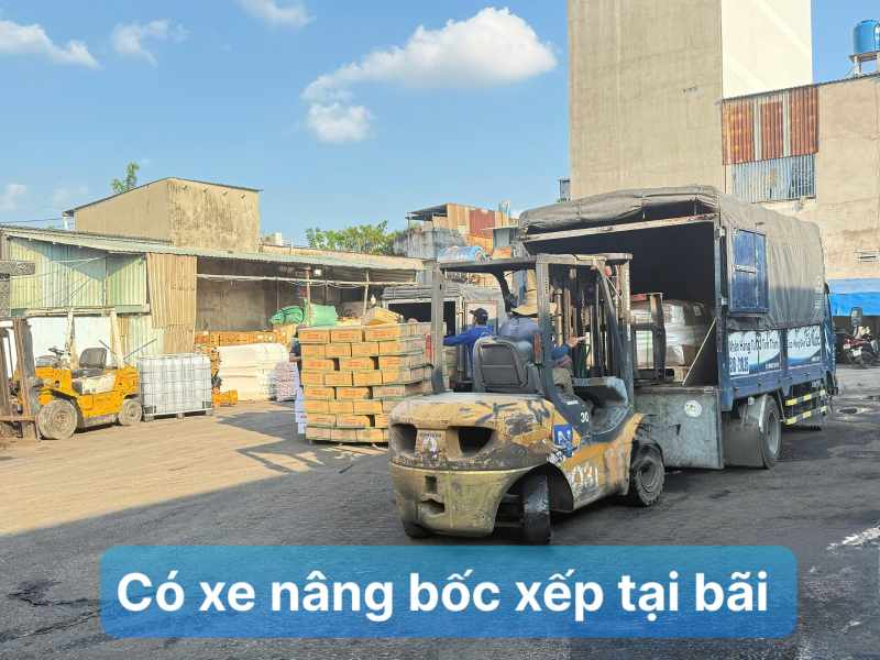 Có bốc xếp xe nâng tại bãi