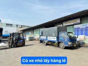 Xe nhỏ lấy hàng lẻ