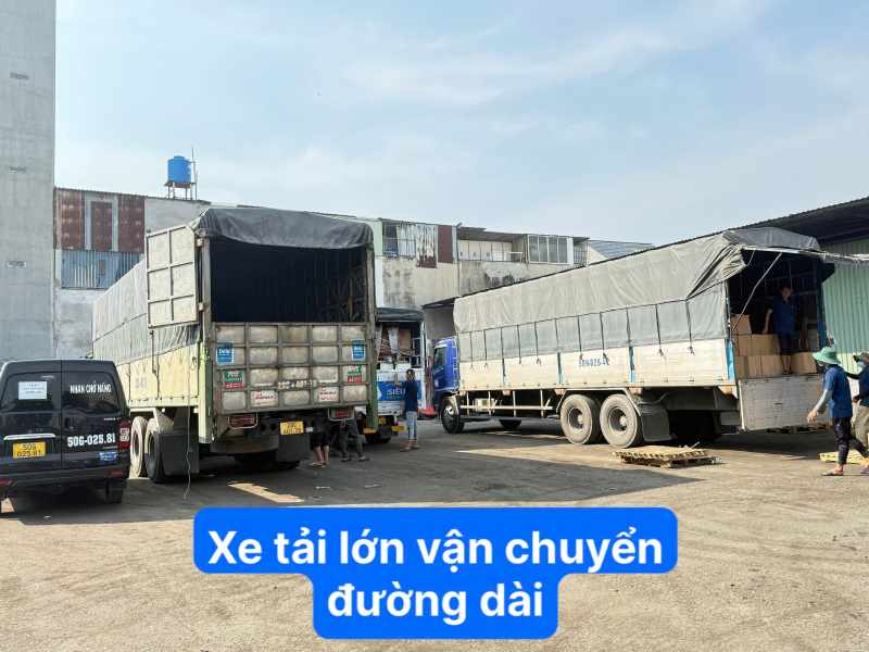 Xe tải lớn vận chuyển đường dài